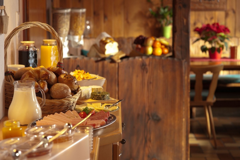 boulangerie-PEYMEINADE-min_breakfast_buffet_food_restaurant_meal_hotel_plate_fresh-718745